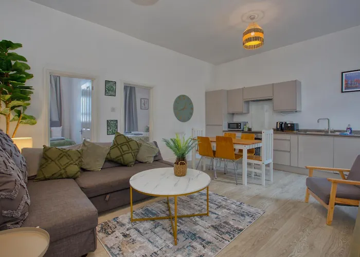 Temple Meads Station - Stylish 5 Beds - Free Parking By Hinkley Homes Short Lets & Serviced Accommodation
